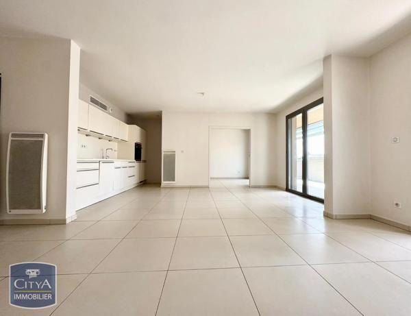 Appartement à louer 4 pièces 96.16m² Nîmes (30900)