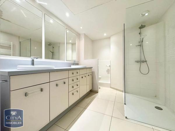 Appartement à louer 4 pièces 96.16m² Nîmes (30900)