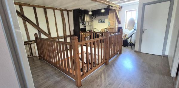 Belle Demeure ou Maison de Caractère de 161m² entièrement rénovée avec sa Cour de 100m² sécurisée, son Atelier, Bûcher, Dépendances, Terrasse avec pergola, Barbecue et Terrain clos, arboré de 514 m²