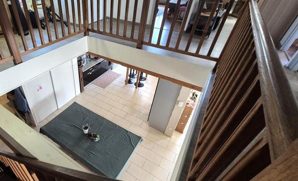 Belle Demeure ou Maison de Caractère de 161m² entièrement rénovée avec sa Cour de 100m² sécurisée, son Atelier, Bûcher, Dépendances, Terrasse avec pergola, Barbecue et Terrain clos, arboré de 514 m²