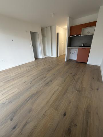 HYPER CENTRE CHALLANS - APPARTEMENT NEUF UNE CHAMBRE AVEC STATIONNEMENT