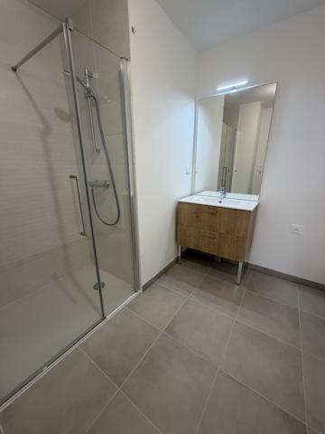 HYPER CENTRE CHALLANS - APPARTEMENT NEUF UNE CHAMBRE AVEC STATIONNEMENT