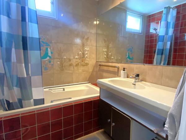 Lumineux 3 Pièces proche commodités.