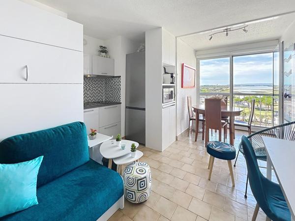 STUDIO CABINE LUMINEUX ET VUE DEGAGEE MER ET ETANGS