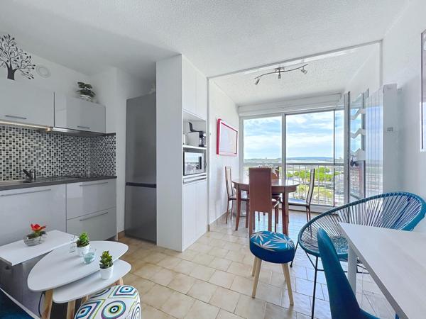 STUDIO CABINE LUMINEUX ET VUE DEGAGEE MER ET ETANGS