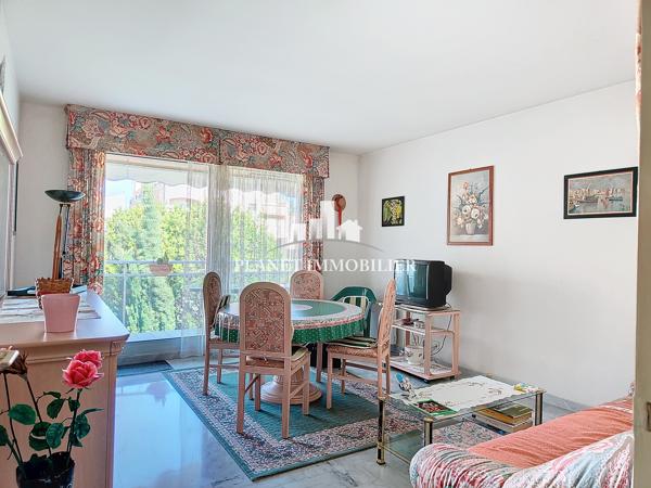 JUAN LES PINS CENTRE APPARTEMENT 2 PIECES TERRASSE