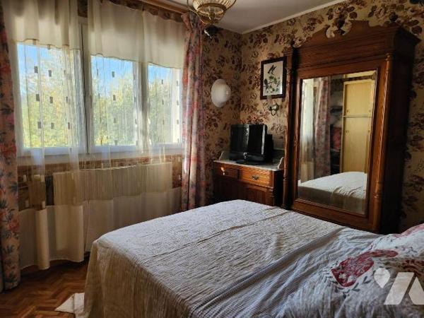 A vendre à Bar-sur-Aube, proche  tout de commerce, idéalement situé à seulement 10 minutes du p...