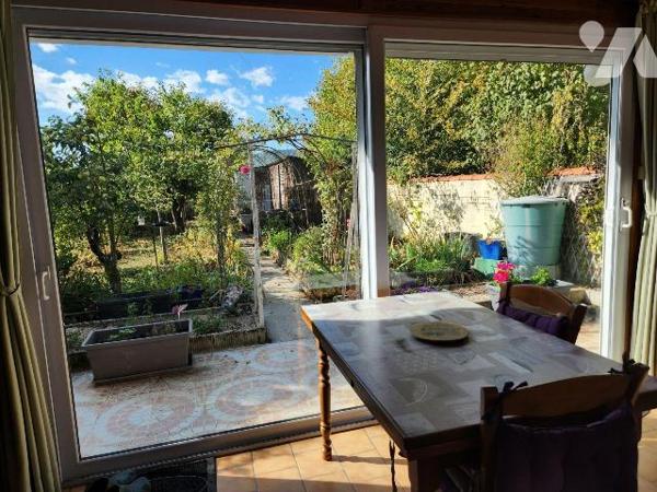 A vendre à Bar-sur-Aube, proche  tout de commerce, idéalement situé à seulement 10 minutes du p...