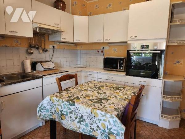 A vendre à Bar-sur-Aube, proche  tout de commerce, idéalement situé à seulement 10 minutes du p...