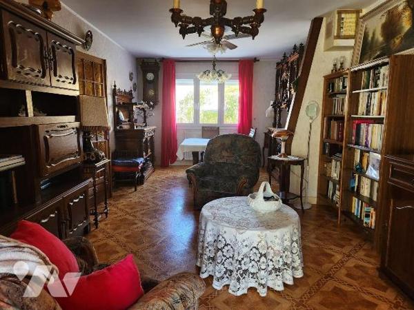 A vendre à Bar-sur-Aube, proche  tout de commerce, idéalement situé à seulement 10 minutes du p...