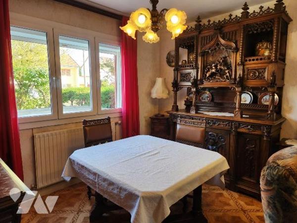 A vendre à Bar-sur-Aube, proche  tout de commerce, idéalement situé à seulement 10 minutes du p...