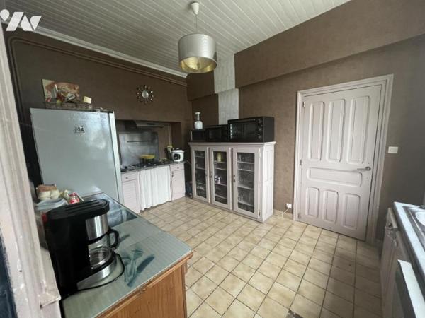 PLOUAY centre bourg du charme 6 chbs sur 266 m² de terrain (prévoir travaux)