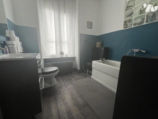 PLOUAY centre bourg du charme 6 chbs sur 266 m² de terrain (prévoir travaux)