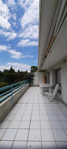Location                                                      Appartement
                        
                     3 pièces                      63 m2                     à Saint-Raphaël