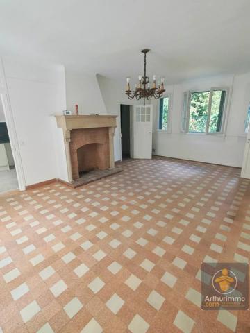 Vente                                                      Maison
                        
                     6 pièces                      189 m2                     à Chelles