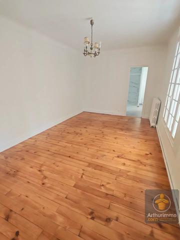 Vente                                                      Maison
                        
                     6 pièces                      189 m2                     à Chelles