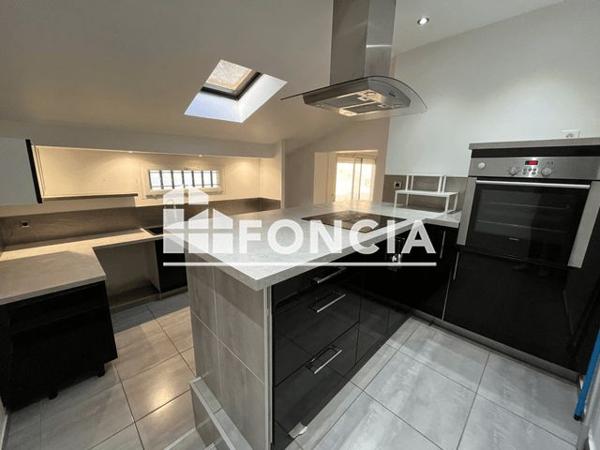 Location Appartement 3 pièces 98.8 m² - 12 RUE DES TROIS CHENES Sollies Toucas 83210