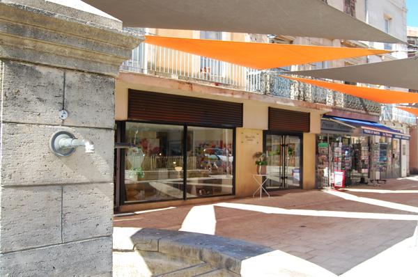 Local Commercial
         7 pièces
        - 320 m² Exclusivité 130 000 € *