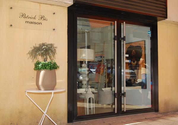 Local Commercial
         7 pièces
        - 320 m² Exclusivité 130 000 € *