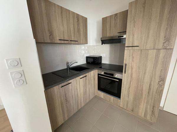 A LOUER : T2 à SECLIN • • 770 € CC • Réf. 1562-M214