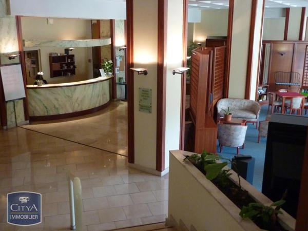 Appartement à louer 2 pièces 52.7m² Châteauroux (36000)