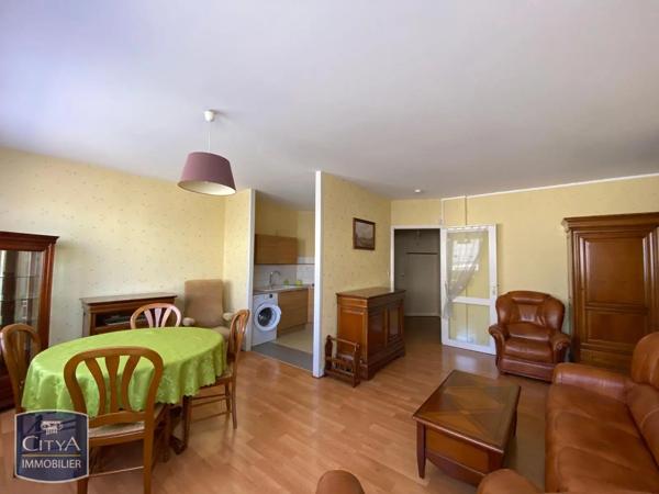 Appartement à louer 2 pièces 52.7m² Châteauroux (36000)
