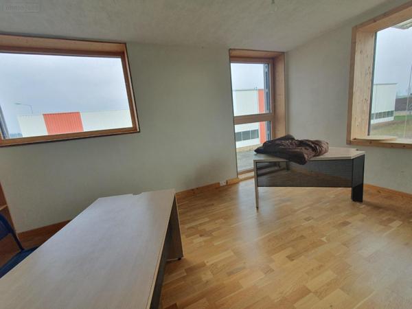 Entrepôt et bureaux à vendre à Cherré-Au dans la Sarthe (72400), ref : 423