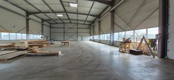 Entrepôt et bureaux à vendre à Cherré-Au dans la Sarthe (72400), ref : 423