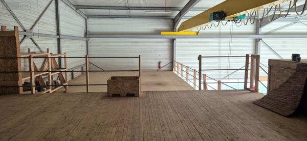 Entrepôt et bureaux à vendre à Cherré-Au dans la Sarthe (72400), ref : 423