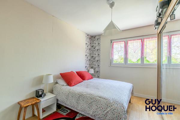 Maison à vendre à COMBS LA VILLE - 5 pièces, 3 chambres et 2 bureaux