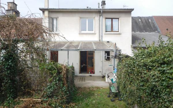 Immeuble à vendre    4 pièces •  Saint-Yrieix-la-Perche