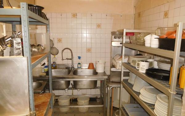 Immeuble à vendre    4 pièces •  Saint-Yrieix-la-Perche