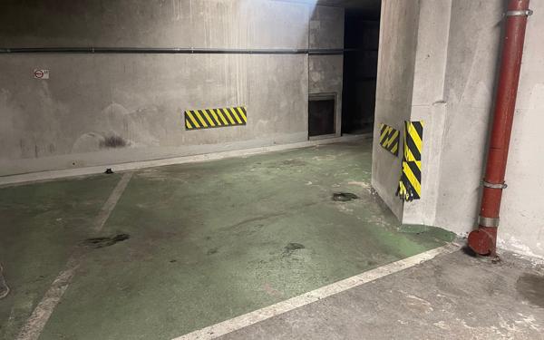 Stationnement à louer