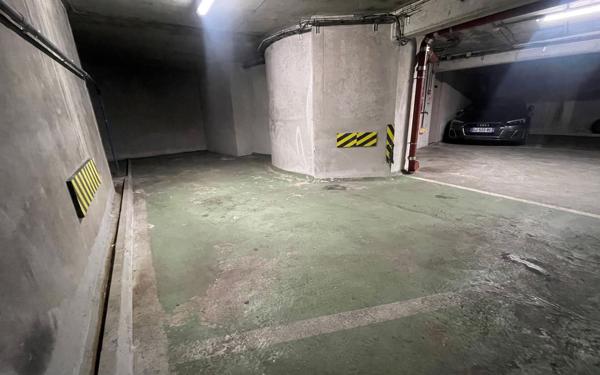 Stationnement à louer