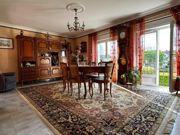 Maison individuelle avec grand terrain plat