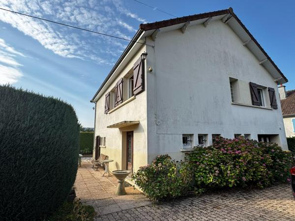 Maison individuelle avec grand terrain plat
