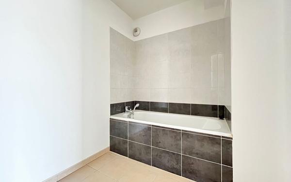 Appartement à vendre    3 pièces • 63 m2 Miramas