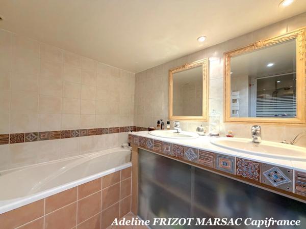 APPARTEMENT au CHARME EXCEPTIONNEL - 118m2 - 3 CHAMBRES - 1 BUREAU - LUMINEUX