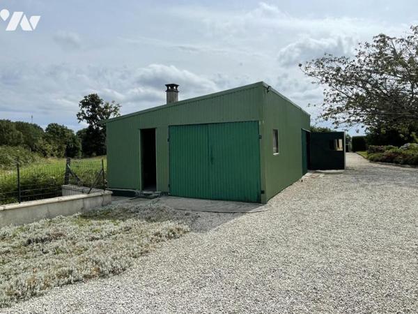 LA FERTE MACE, maison habitable de plain-pied avec terrain et grand garage