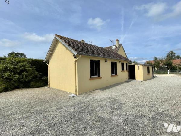 LA FERTE MACE, maison habitable de plain-pied avec terrain et grand garage