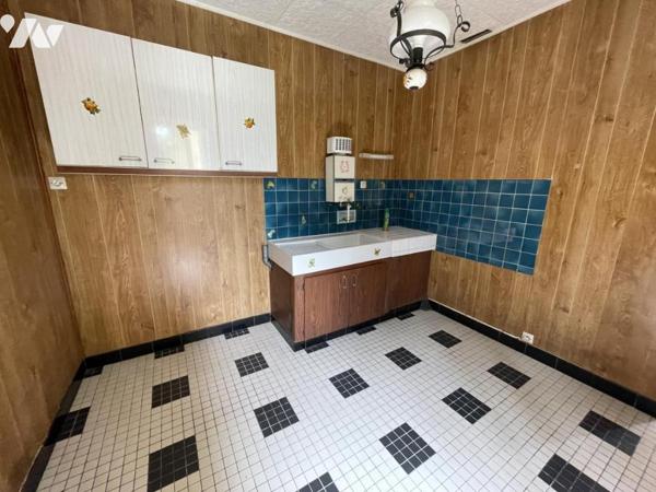 LA FERTE MACE, maison habitable de plain-pied avec terrain et grand garage