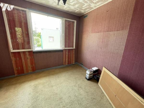 LA FERTE MACE, maison habitable de plain-pied avec terrain et grand garage