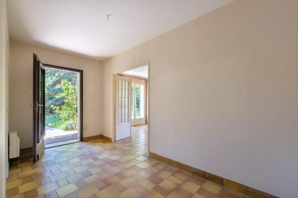 MAISON INIVIDUELLE DE PLAIN PIED AVEC DE TERRAIN 1000 M2