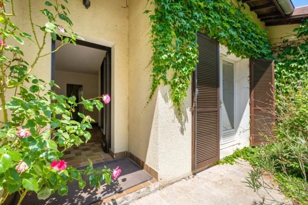 MAISON INIVIDUELLE DE PLAIN PIED AVEC DE TERRAIN 1000 M2