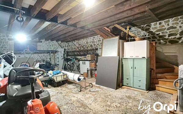 Maison à vendre    6 pièces • 240 m2 Néris-les-Bains