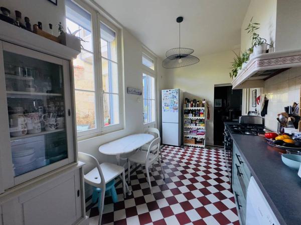 Maison Familiale Bourgeoise avec extérieur