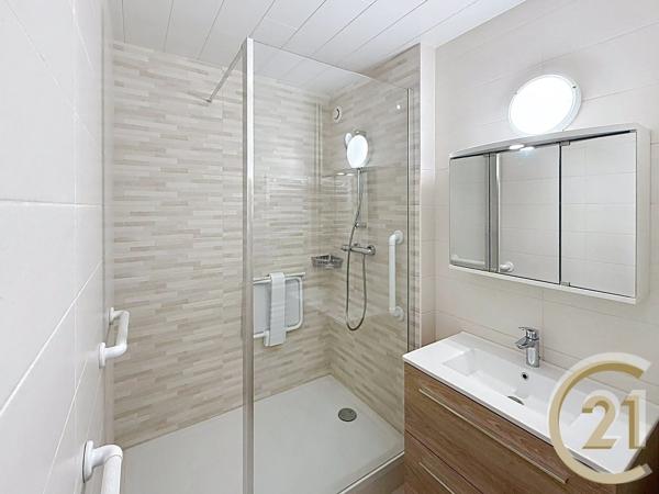 Appartement F3 à vendre  3 pièces - 63 m 2   MONTBELIARD  - 25