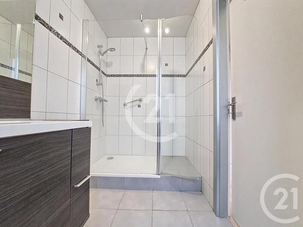 Appartement F5 à vendre  5 pièces - 81,18 m 2   PLANCHER BAS  - 70