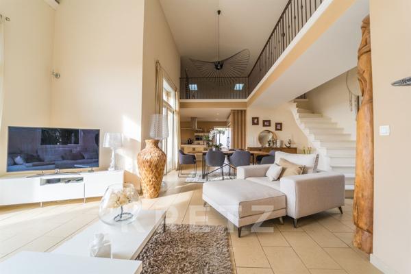 Mas d’architecte avec piscine à débordement aux portes de Béziers
