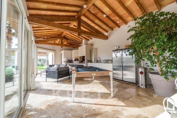 Mas d’architecte avec piscine à débordement aux portes de Béziers